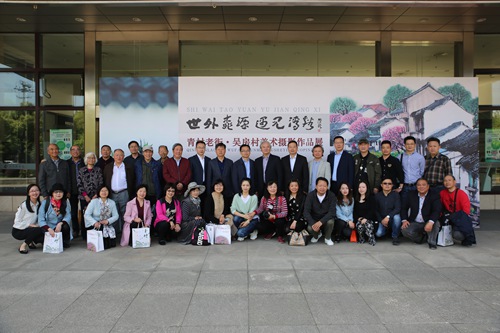 “青村老街、吳房村”上海美術(shù)家中國畫與攝影作品展開幕式于五月九日上午十點(diǎn)鐘在奉賢區(qū)圖書館舉行